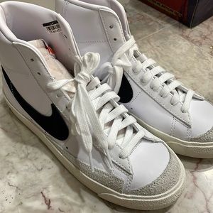 Nike Blazer ‘77 mens 6 women’s 7.5 new